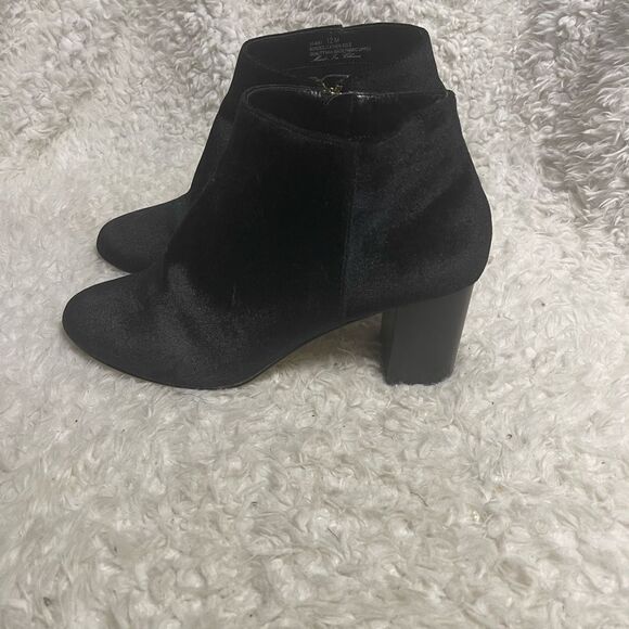 Bella Vita Fabric Black Suede Ankle Booties with Chunky Heels Side Zipper SZ12M - Picture 1 of 12